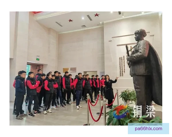 铜梁龙队参观纪念馆传承少云精神